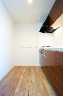 【キッチン】 | BARRACUDA（バラクーダ） | キッチンには上下に収納スペースがあり、片付けに易く、キッチン周りをすっきりとさせることができますよ。