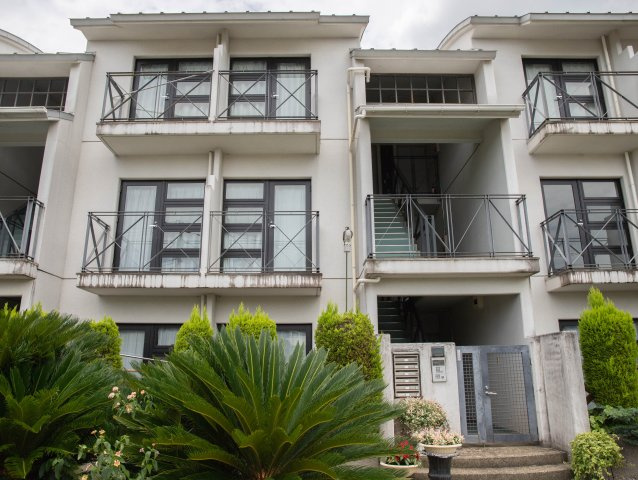 アルティスタの外観|各階、オートロック付玄関です