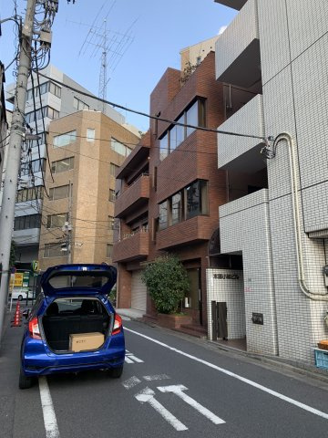 秋田ビルの外観