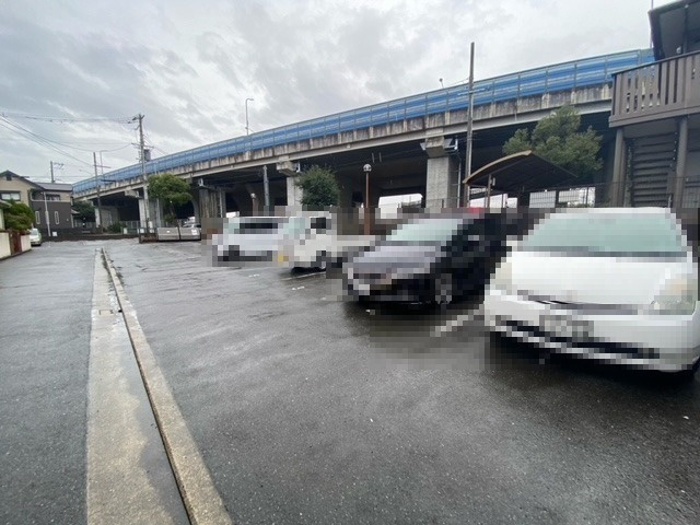 スカイコートの駐車場