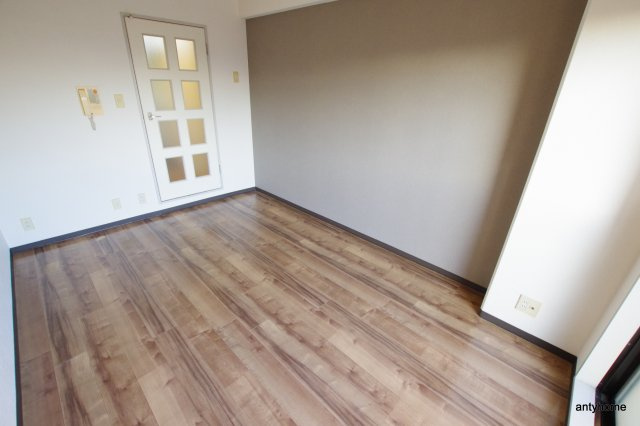 リアライズ西淡路　仲介手数料無料の寝室