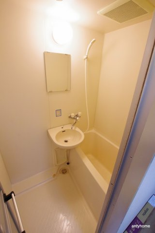 リアライズ西淡路　仲介手数料無料の浴室