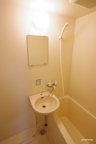 リアライズ西淡路　仲介手数料無料の洗面所