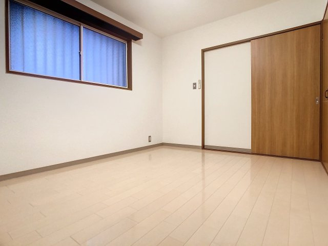 ハイネスイーストⅡの居間・リビング