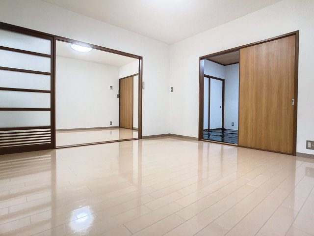 ハイネスイーストⅡの居間・リビング