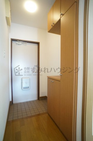 グリーンコート西田の玄関