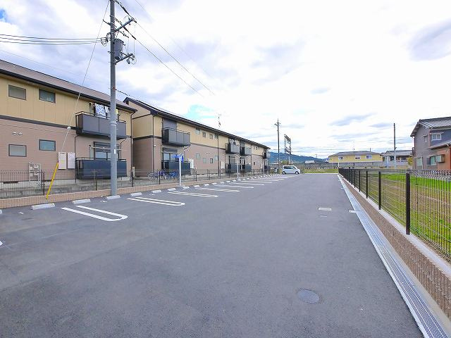 ヴァンセット　アムールⅢの駐車場|駐車場完備です