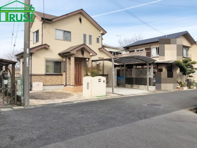 南別府4丁目中古戸建の外観|閑静な住宅街に土地はゆったりの50坪、駐車スペースも大型車3台可能です。
是非内覧してみてください。
