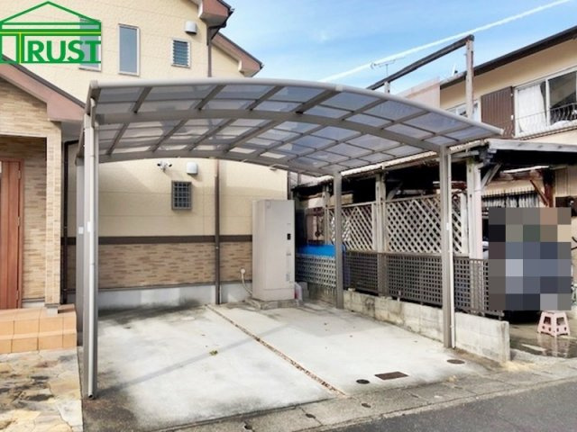 南別府4丁目中古戸建の駐車場|大きなカーポートがありお車も安心ですね。