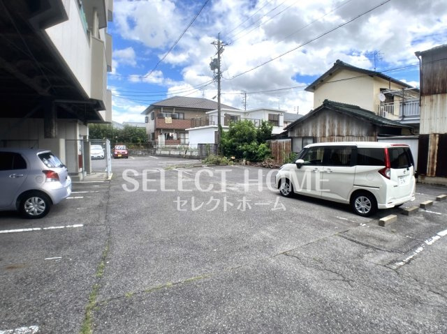 【駐車場】 | ビューコートKF | 駐車場があるので、車を買う予定の方も安心です