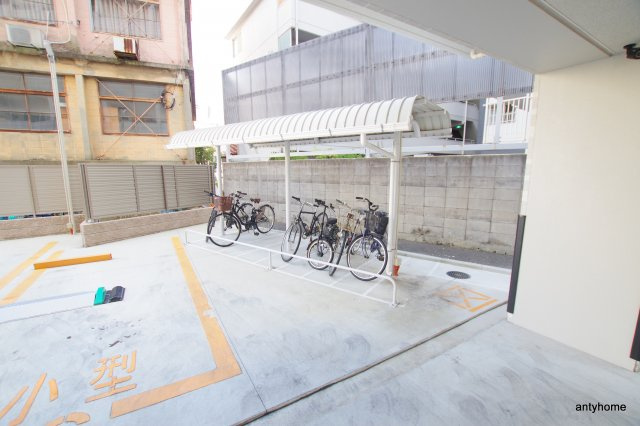 ミッドコートウメキタ　仲介手数料無料の駐車場