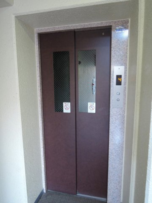 【その他共用部分】 | セルコヴァハイツ綱島 | お買い物時やベビーカーの出し入れに便利なエレベーター付。