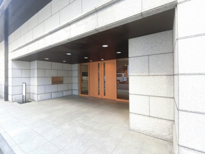 【エントランス】 | コスモ新横浜 | 東海道新幹線・JR横浜線「新横浜」駅徒歩12分
横浜市営地下鉄ブルーライン「新横浜」駅徒歩14分