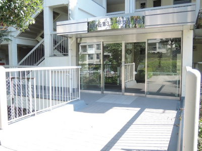【エントランス】 | 希望が丘第参コーポラスB棟 | 相鉄線「希望ヶ丘」駅徒歩6分と好立地
通勤時間の短縮でご家族と過ごす時間を増やす事が出来ます。
