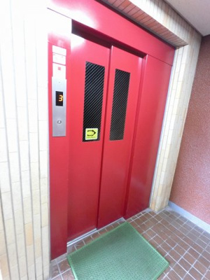 【その他共用部分】 | ライオンズマンション金沢八景B棟 | お買い物時やベビーカーの出し入れに便利なエレベーター付です。