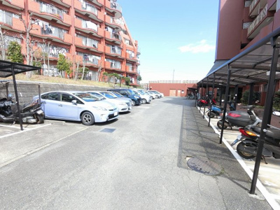 【駐車場】 | ライオンズマンション金沢八景B棟 | 平置き駐車場です。