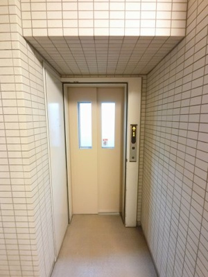 【その他共用部分】 | D’クラディア十日市場メディアーレ | お買い物時やベビーカーの出し入れに便利なエレベーター付。