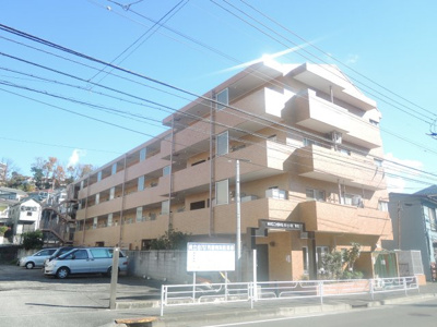 【外観】 | ニックハイム保土ヶ谷第6 | エレベーター付5階最上階のため、眺めがよく風通しの良いお部屋です。
スタイリッシュなモザイクタイルのオープンキッチンがポイント。
