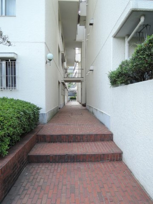 【エントランス】 | ハウス金沢八景 | 京急本線「金沢八景」・「金沢文庫」駅より徒歩10分と好立地
通勤時間の短縮でご家族と過ごす時間を増やす事が出来ます。