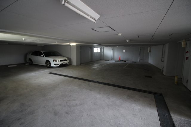 ベルトピア塩屋Iの駐車場