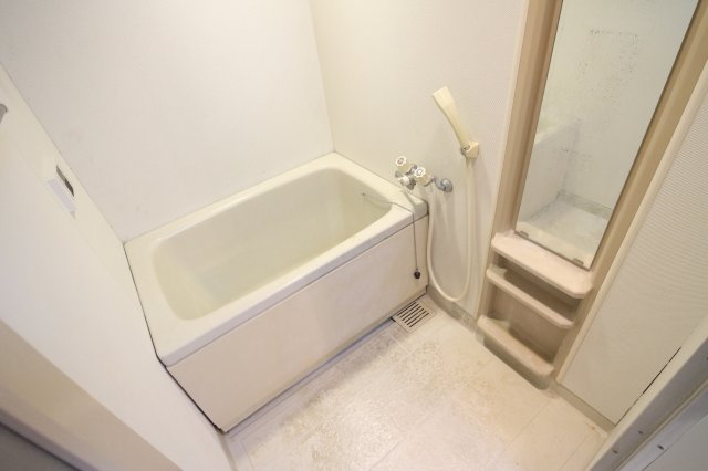 ベルトピア塩屋Iの浴室