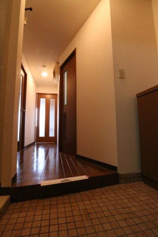 YKハイツ西明石の玄関