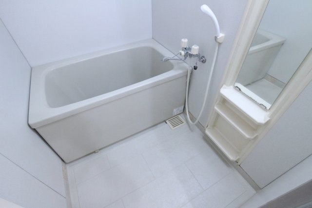 YKハイツ西明石の浴室