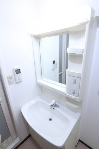 YKハイツ西明石の洗面所