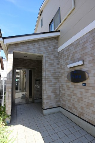 フローラ松本のエントランス