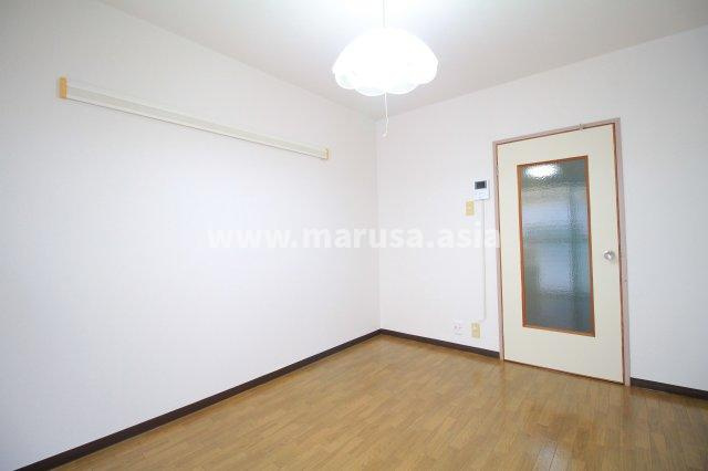 フレクション堀川の居間・リビング