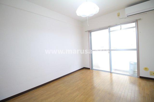 フレクション堀川の居間・リビング