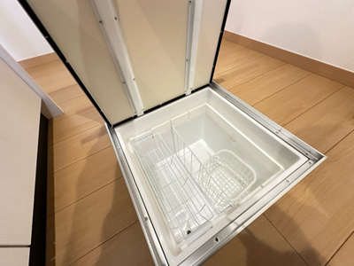 【収納】 | リブラD棟 | 洗面所にある床下収納です！キッチンにも床下収納完備で食品・日用品の保存に便利ですよね☆