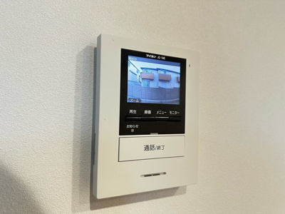 【セキュリティ】 | リブラD棟 | 防犯対策に有効なカメラ付きインターホン！録画機能が付いているので留守中の訪問者まで確認できます♪