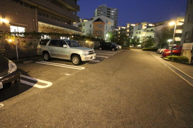 スカラーズハウスの駐車場