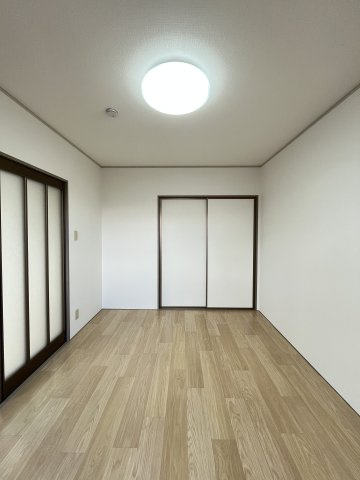 セジュールアイリスの洋室