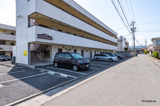 ブラウンヒルズ1番館の駐車場|駐車場