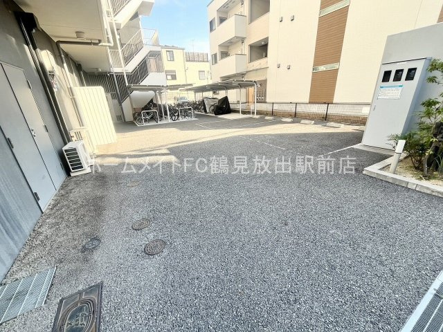 グランツ鶴見の駐車場