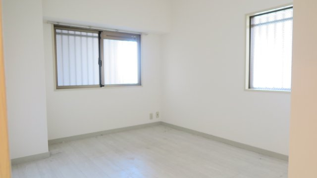 エスケーパレス道頓の洋室