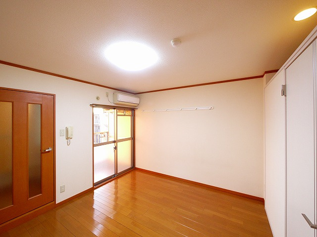 KBK高天ビルの洋室