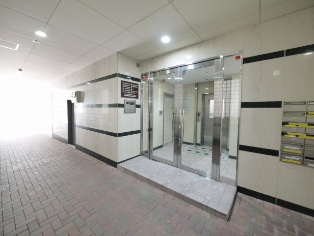 KBK高天ビルのエントランス