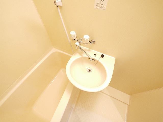 KBK高天ビルの設備|コンパクトな洗面台です