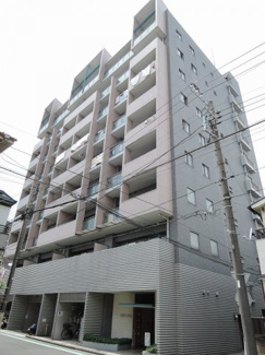 【外観】 | 6階・三方角部屋につき陽当り・眺望良好です。キッチン・浴室に窓有
住まいの独立性を高める玄関ポーチ付♪