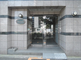 【エントランス】 | JR京浜東北線・根岸線「関内」駅徒歩3分と好立地
忙しい朝が助かる立地、暮らしにゆとりが生まれます。