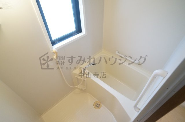 エンジェル坂下の浴室