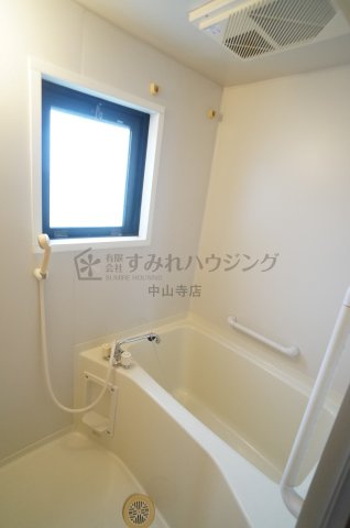 エンジェル坂下の浴室