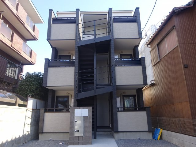 GLADI京成小岩の外観