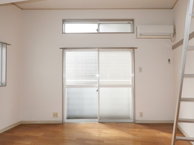 パインヒル小岩の洋室