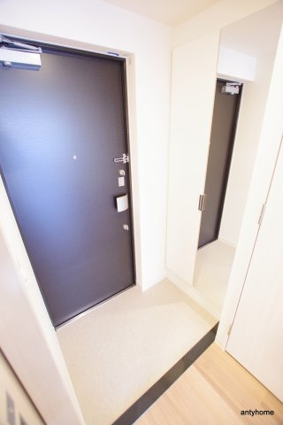 プレサンス新大阪ジェイズ　仲介手数料無料の玄関