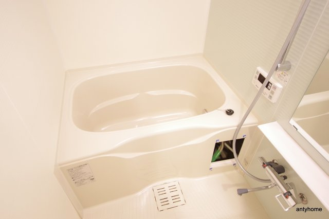 プレサンス新大阪ジェイズ　仲介手数料無料の浴室