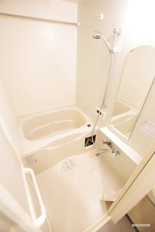 プレサンス新大阪ジェイズ　仲介手数料無料の浴室